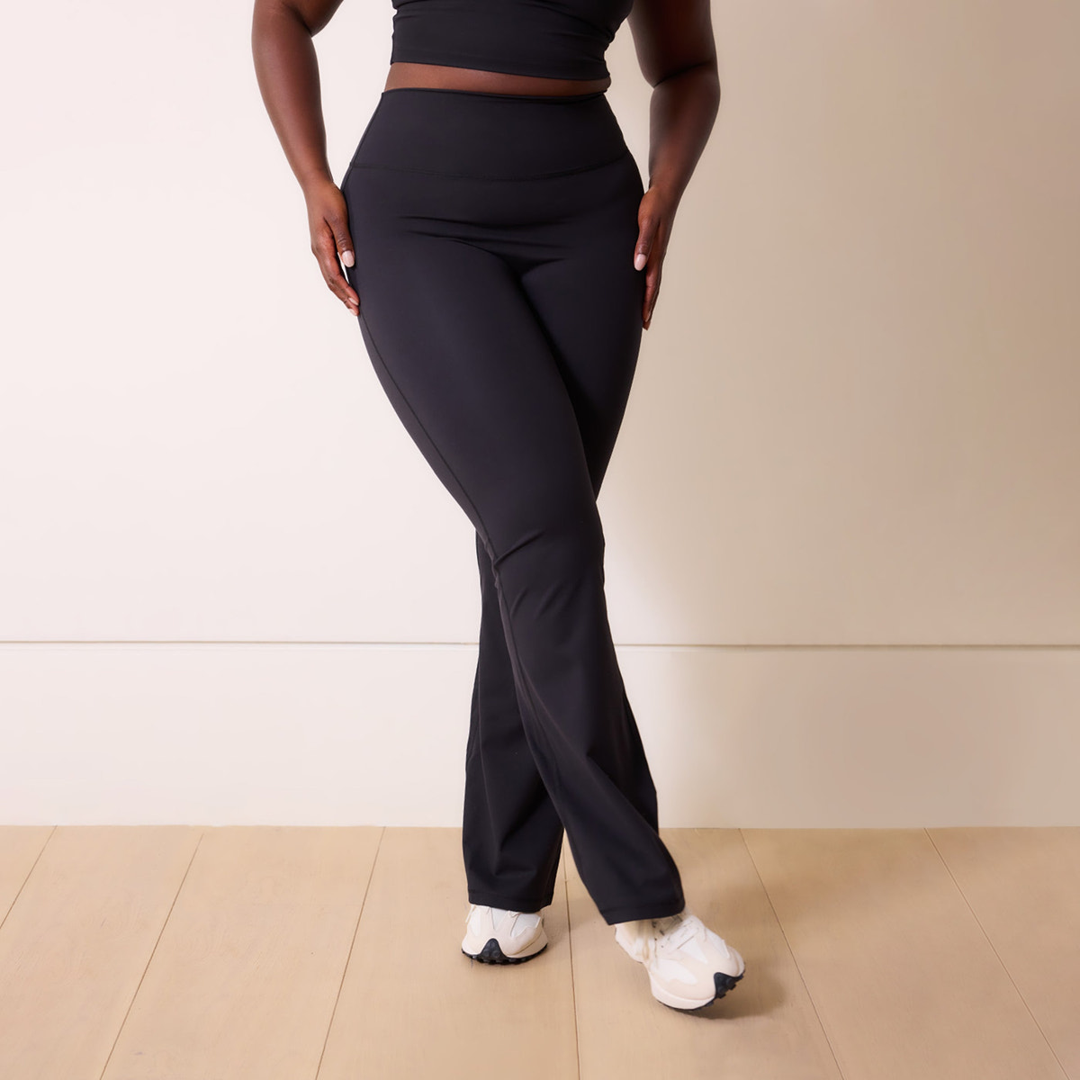 24/7 Revitalise Flare Leggings - Midnight Black